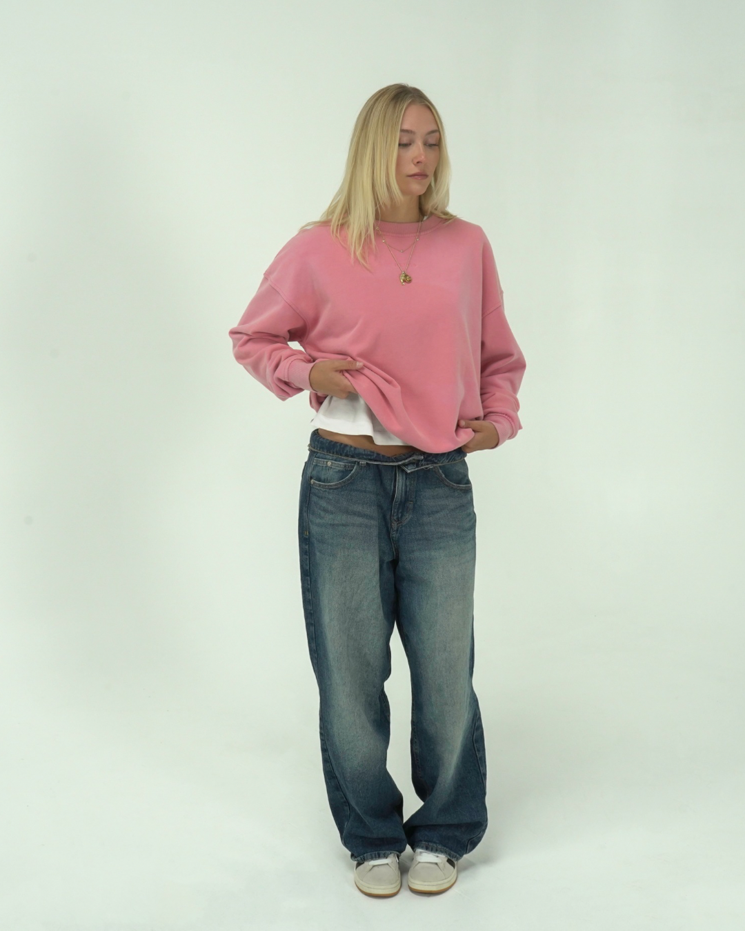 BASICS CREWNECK