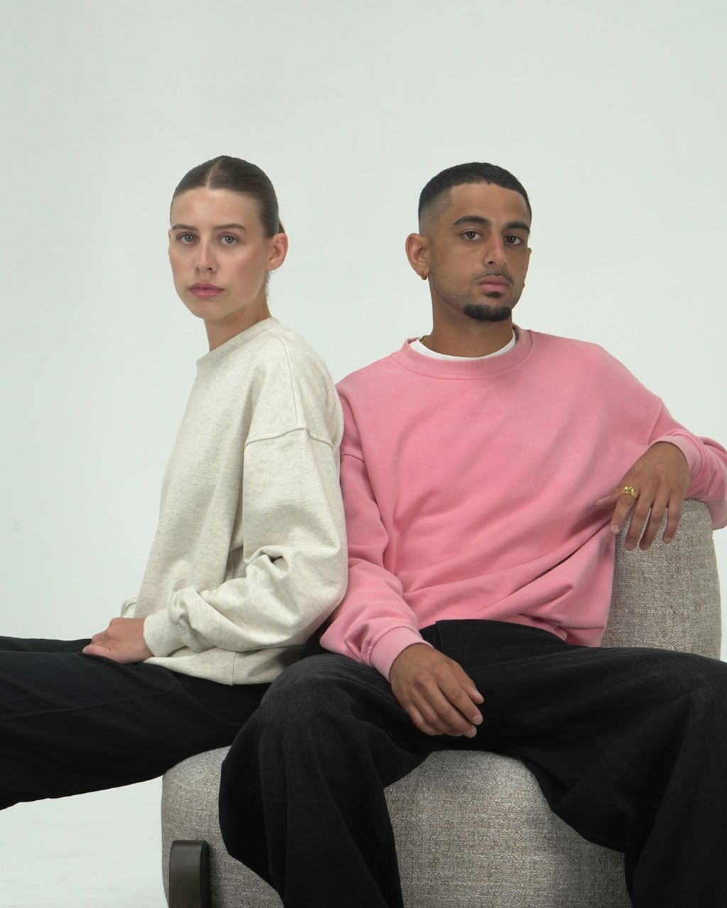 BASICS CREWNECK