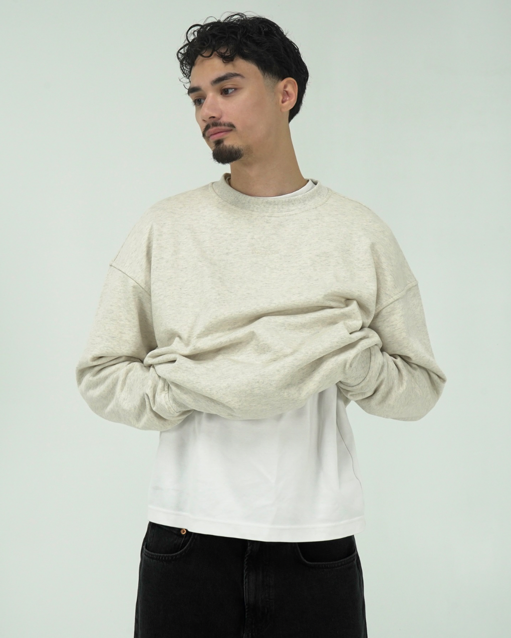 BASICS CREWNECK