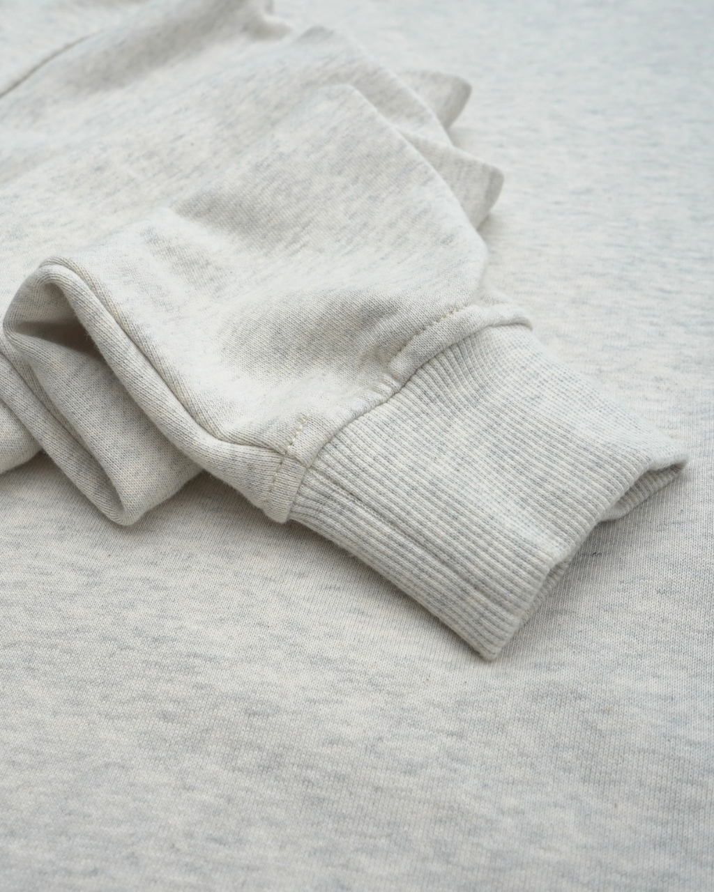 BASICS CREWNECK