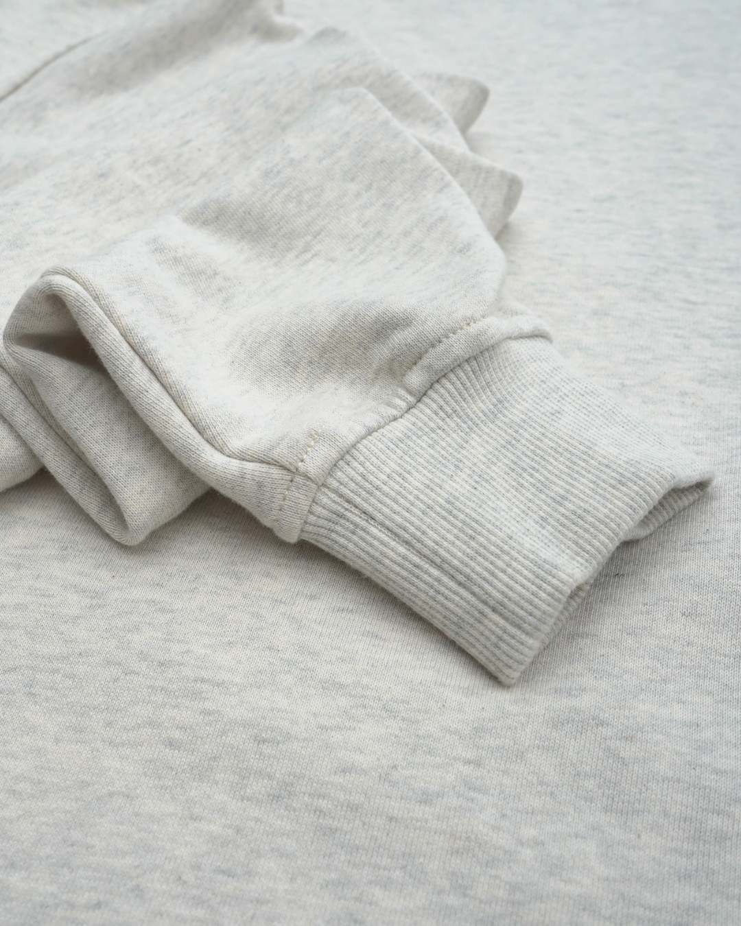 BASICS CREWNECK